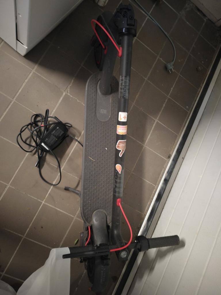 Trottinette électrique avec chargeur (MI), Enlèvement