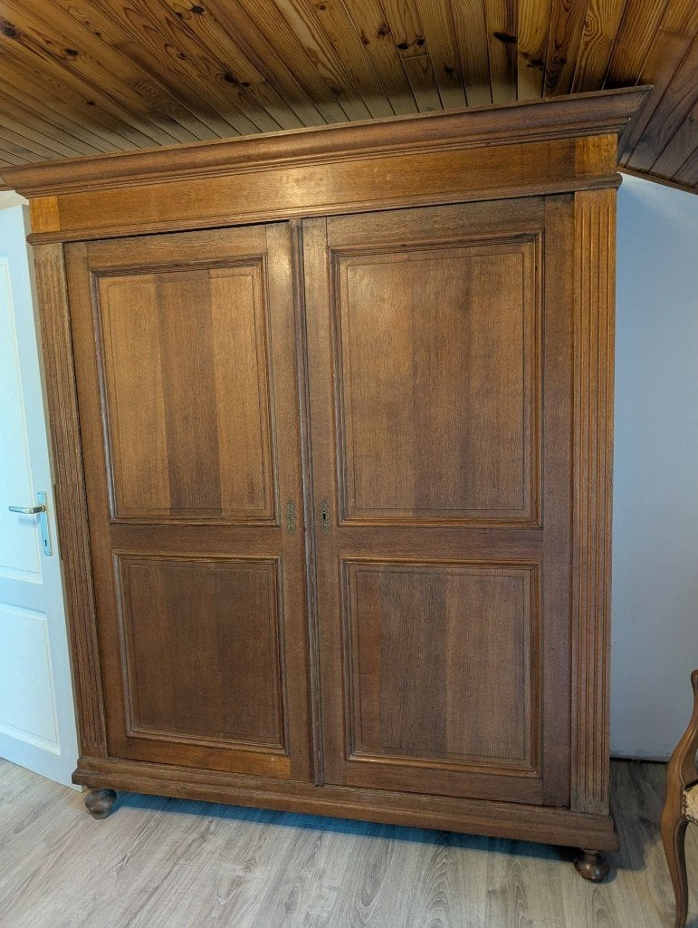 Garde-robe ancienne en bois massif – 30 €, Enlèvement, Utilisé, Chêne, Avec espace de penderie