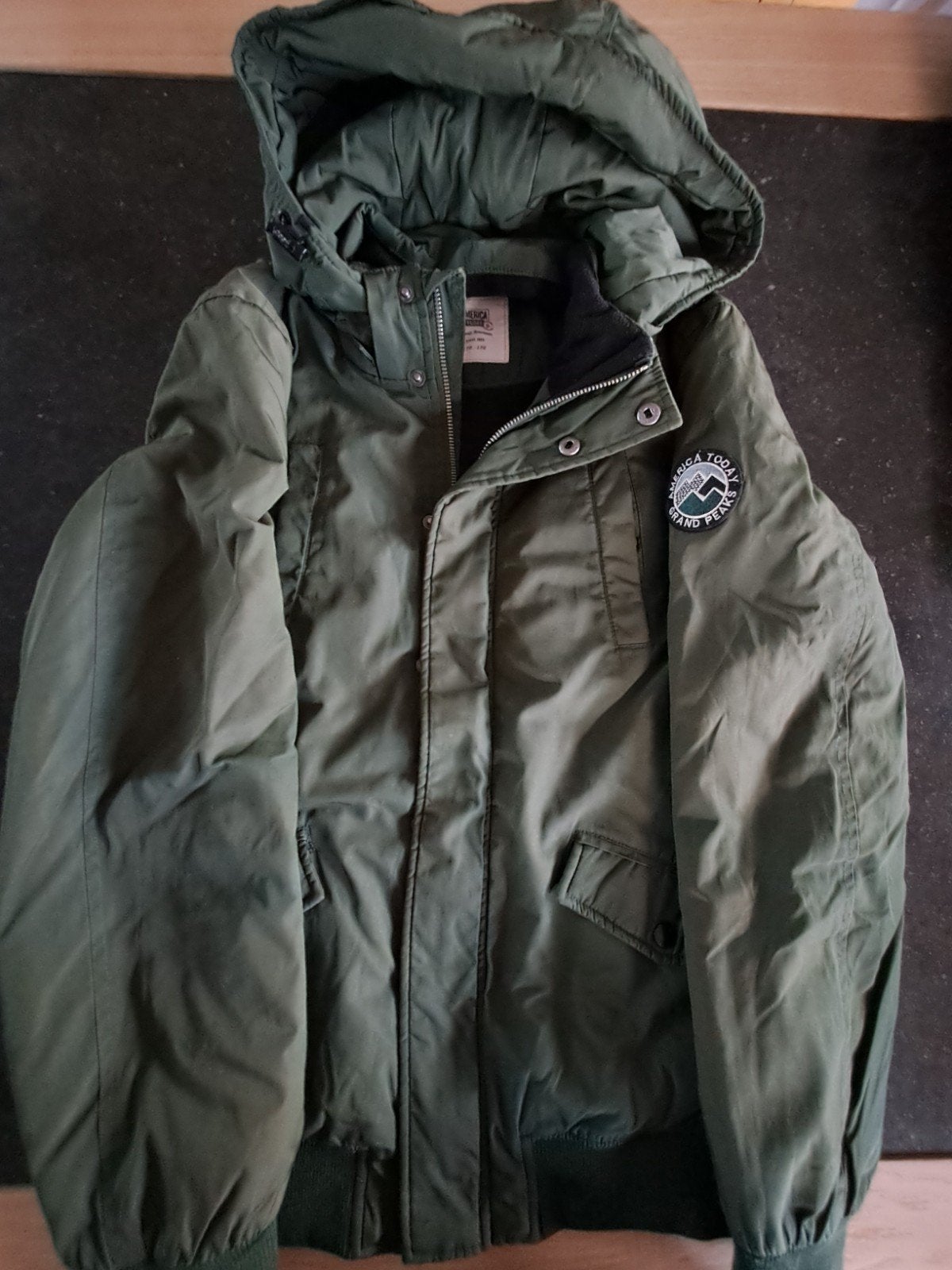 Warme winterjas M170 prima staat, Ophalen, America Today, Zo goed als nieuw, Jongen