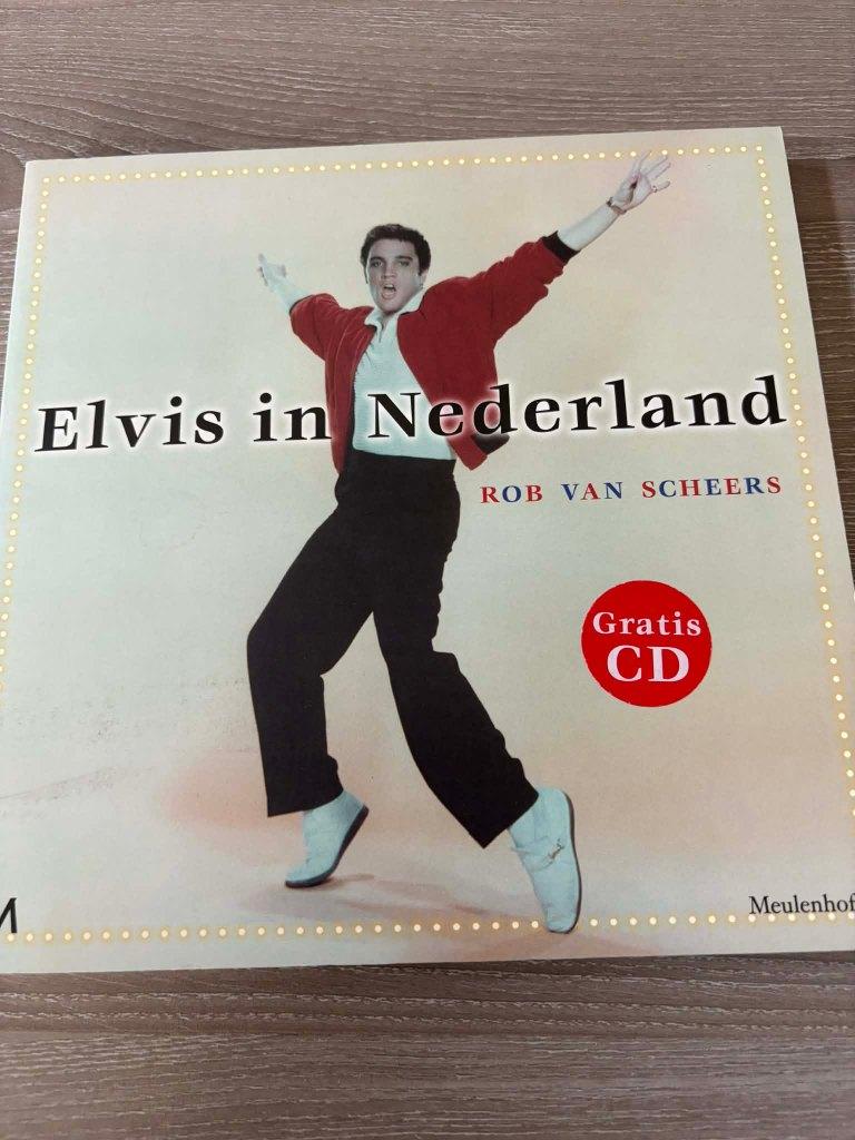Elvis boek in Nederland met gratis cd, in nieuwstaat, Boeken, Muziek, Ophalen of Verzenden, Zo goed als nieuw, Artiest