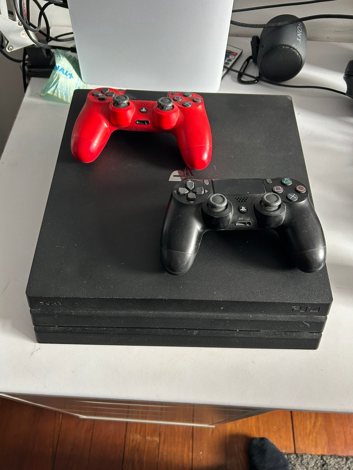 PlayStation 4 pro 1 tb met twee controllers, Games en Spelcomputers, Ophalen, Zo goed als nieuw, 1 TB, Pro