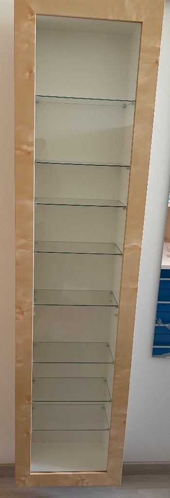 2x IKEA Bertby Vitrinekast (Hangkast), Huis en Inrichting, Ophalen, Minder dan 50 cm, Met deur(en), Overige houtsoorten