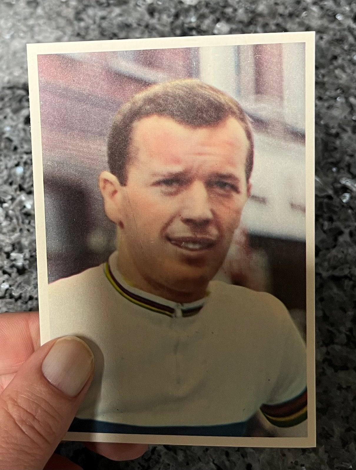 Le cycliste Leo Cheers, champion du monde, Enlèvement, Comme neuf