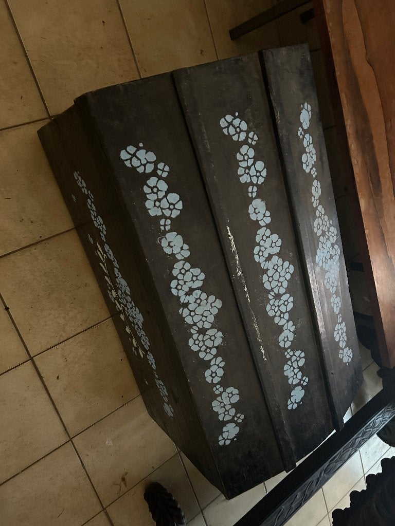 Antieke zwart  houten dekenkist, Ophalen