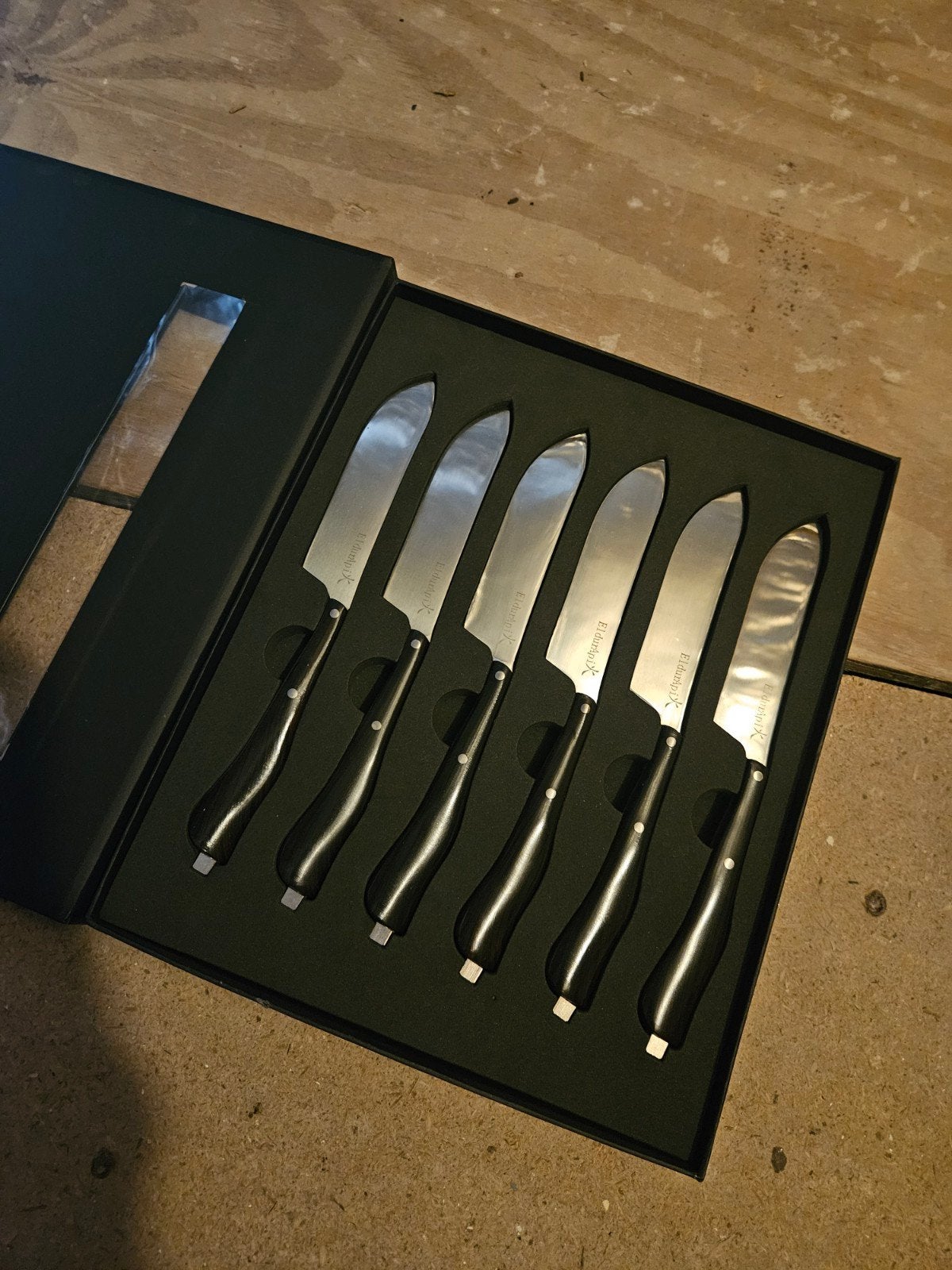 Steak messen, Ophalen