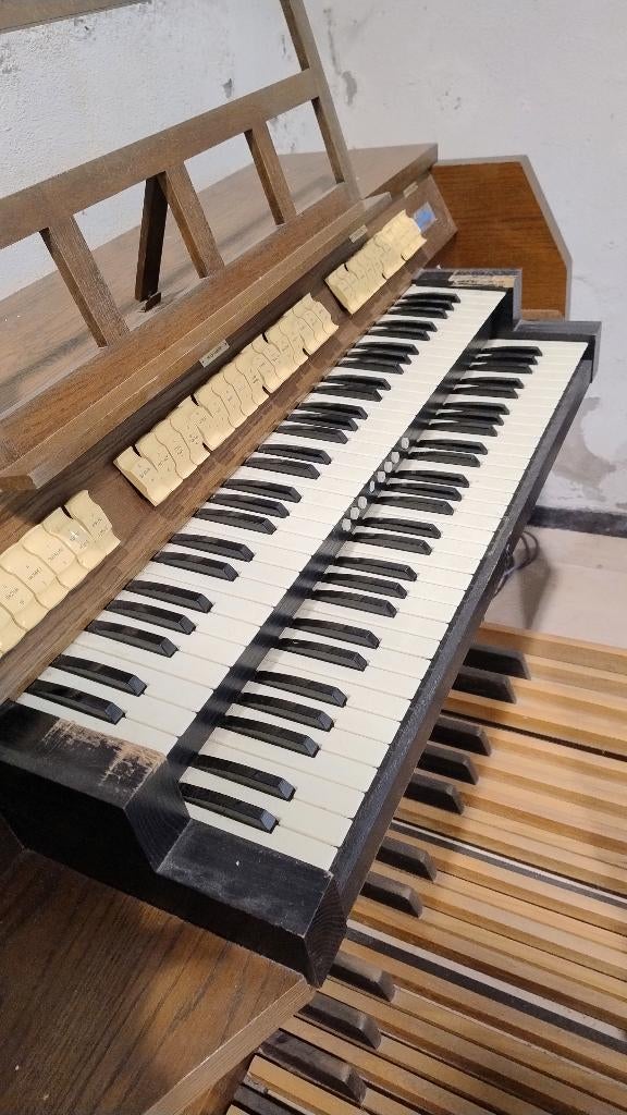 orgel EMINENT Omegan 8100, Ophalen, Gebruikt