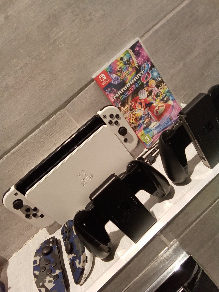Nintendo switch oled + jeu + accessoires A SAISIR, Enlèvement, Utilisé, Switch OLED, Avec jeux