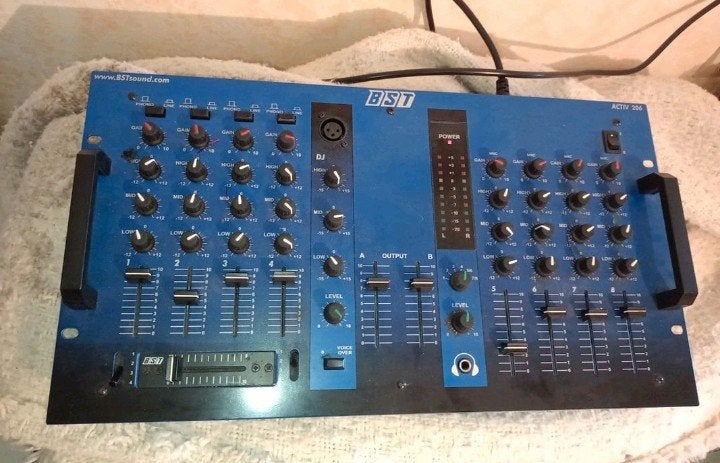Table de mixage bst, Muziek en Instrumenten, Ophalen