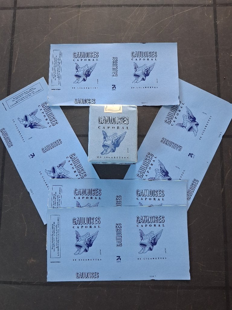 paquet complet non ouvert de cigarettes GAULOISSES., Enlèvement ou Envoi, Comme neuf, Panneau publicitaire