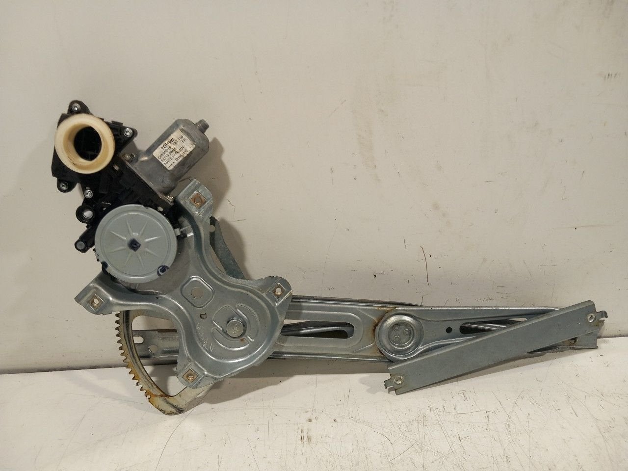 Raammechaniek elektrisch rechts voor Toyota Auris, Onderdelen@venauto.nl, Van der Ven Autorecycling B.V., Ettenseweg 76, 4706 PB Roosendaal, The Netherlands