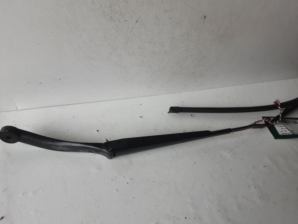 BRAS ESSUIE-GLACE AVANT DROIT Peugeot 307 CC (3B), Mevr. I. Hauben, Utilisé, Rue de l'Espoir 34 34
4030  GRIVEGNÉE, BE, Info@Collignon.be