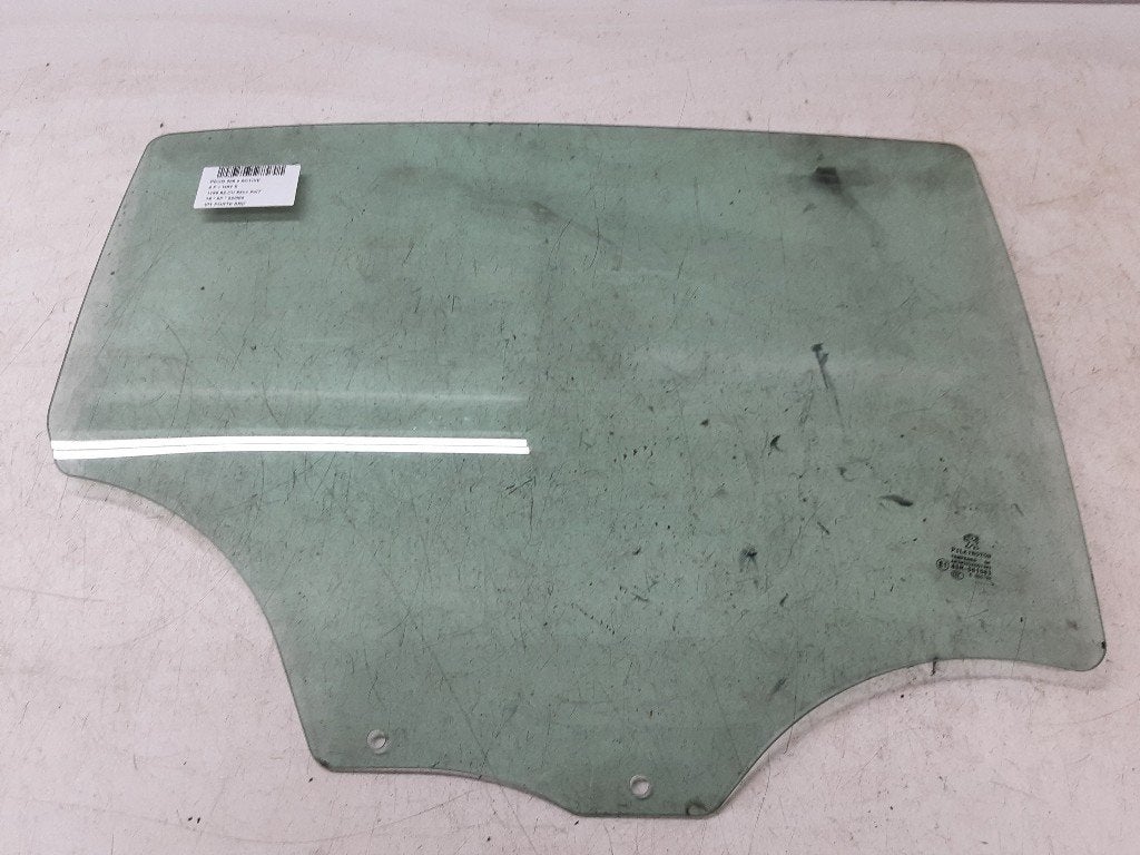 VITRE ARRIERE DROITE Peugeot 208 I (CA / CC / CK / CL), Kontakt-peugeot@peugeot.com, Utilisé, Peugeot Deutschland GmbH, Bahnhofsplatz
65423  Rüsselsheim, DE