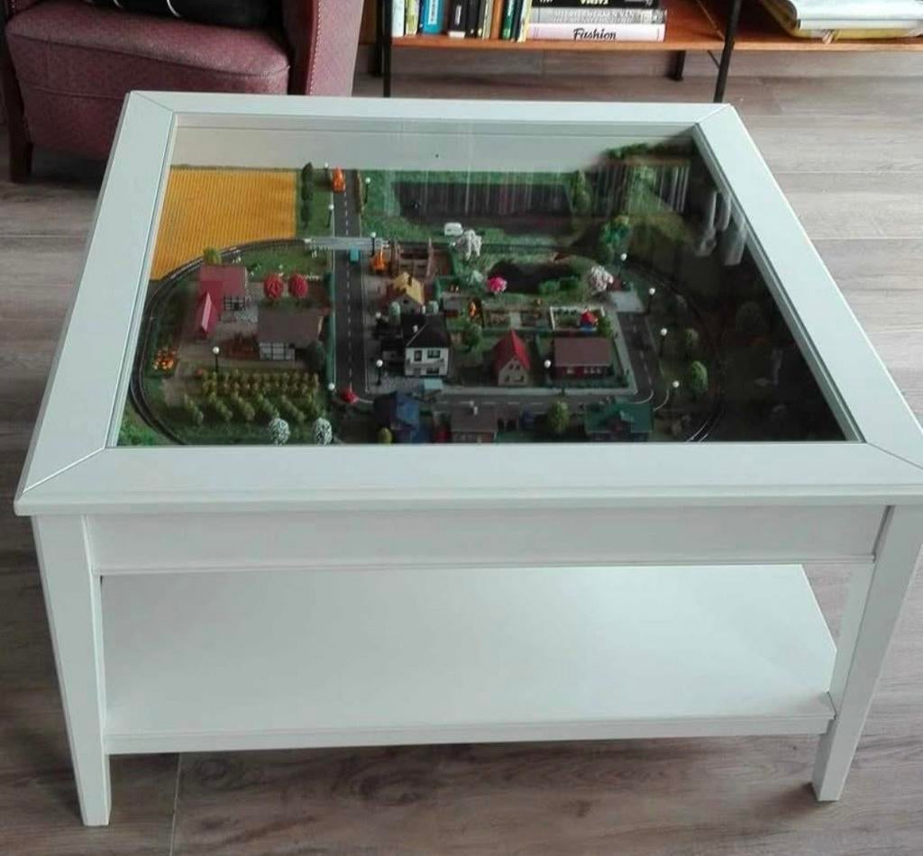 Miniatuur salontafel met rijdend treintje, Ophalen