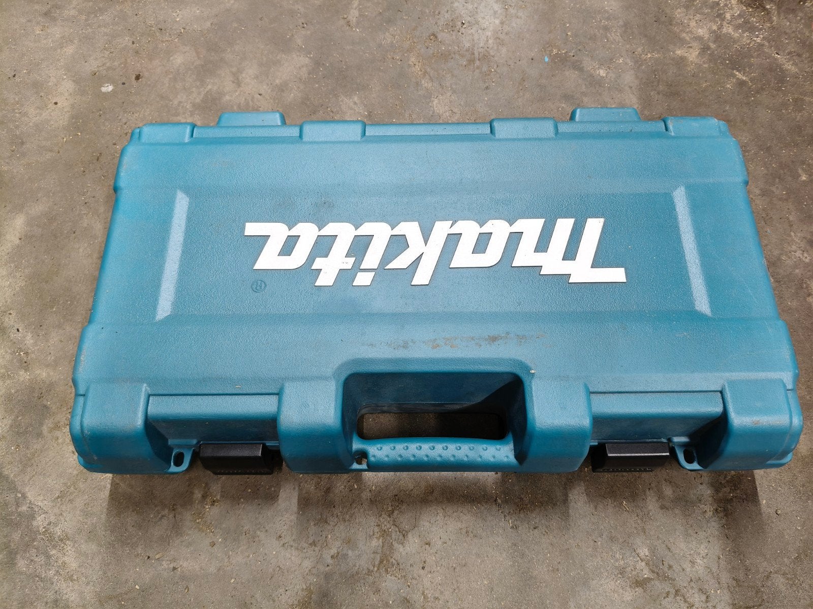 Makita koffer zaag, Ophalen