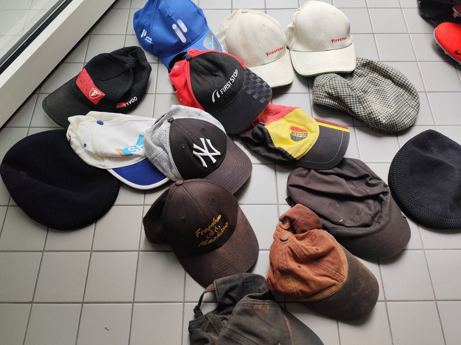 Lot de casquettes à donner, Vêtements | Hommes, Enlèvement