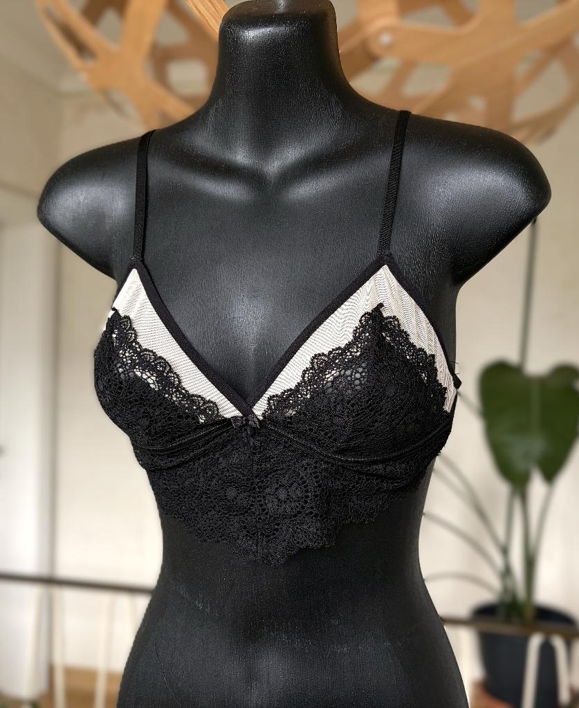 Hunkemöller zwart behatopje in kant, maatje S, Hunkemöller, Ophalen of Verzenden, Zwart, BH