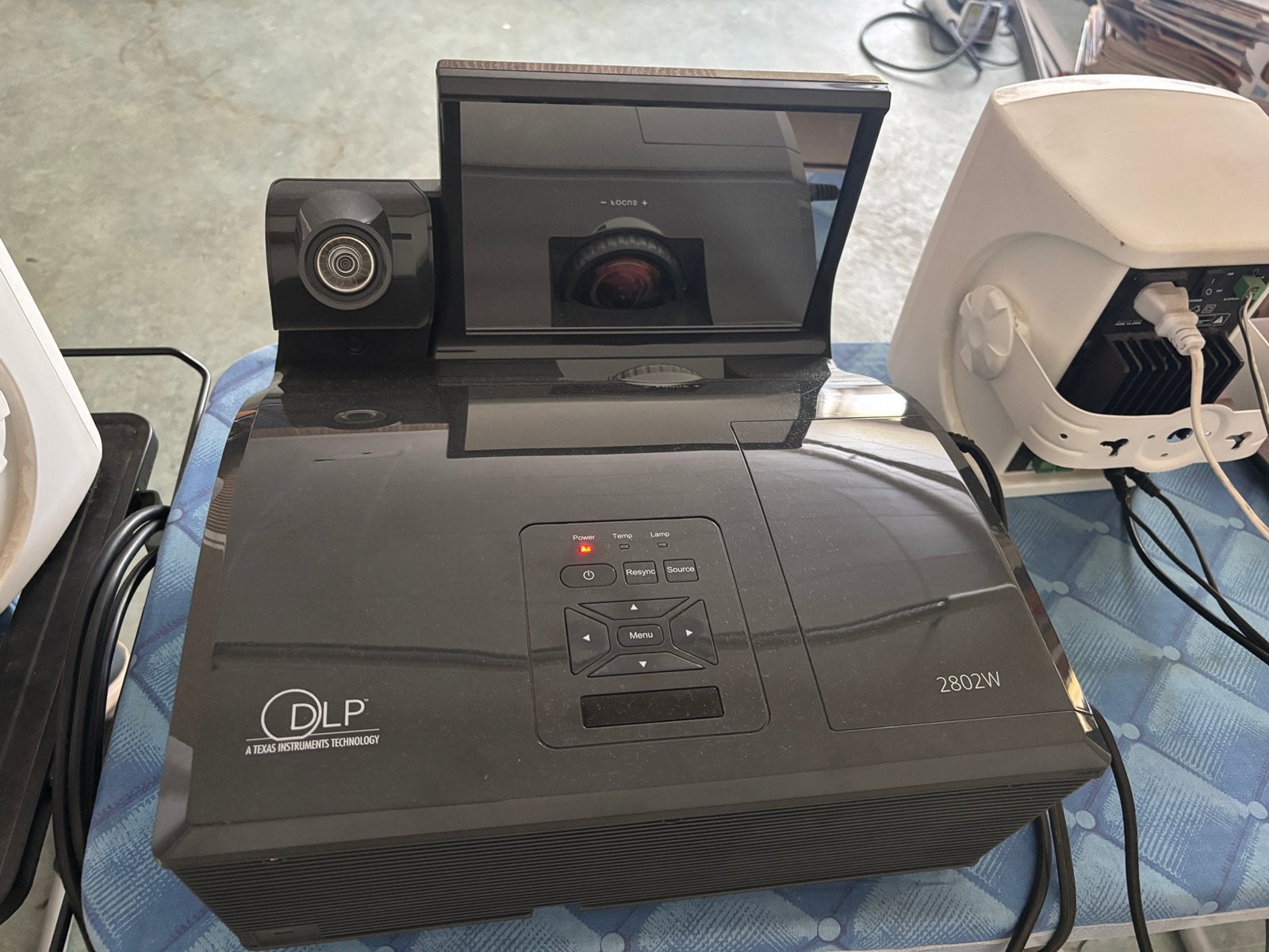 Beamer+boxen+ophangbeugel, Audio, Tv en Foto, Beamers, Ophalen, Zo goed als nieuw