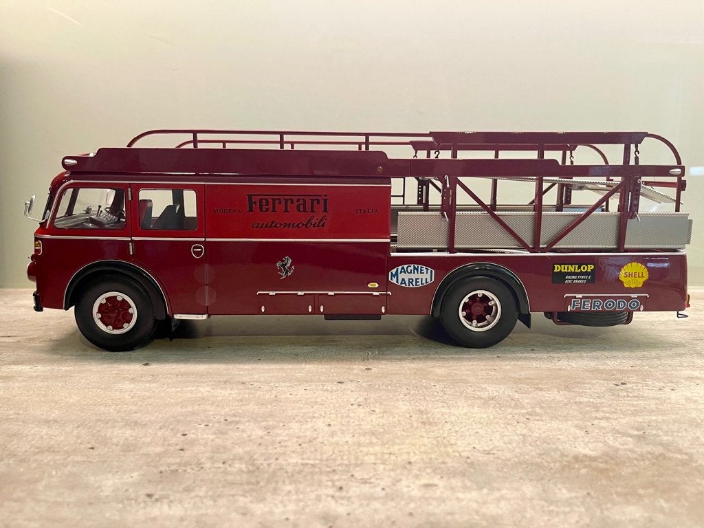 FIAT RENTRANSPORTER FERRARI 1/18 CMR, Ophalen, Nieuw