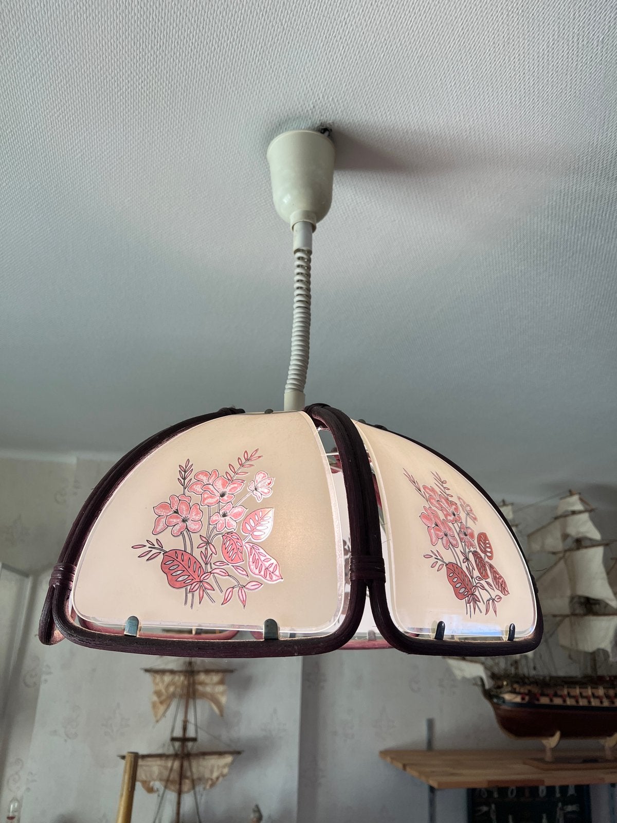 Lot de 2 suspensions vintage en verre décor floral, Enlèvement