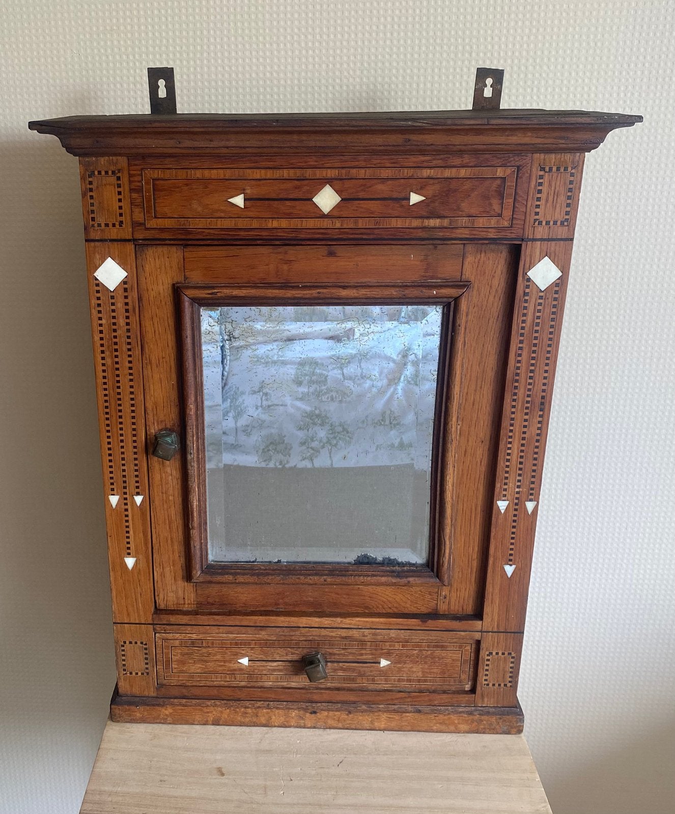 Antiek wandkastje met spiegel, Antiek en Kunst, Ophalen of Verzenden
