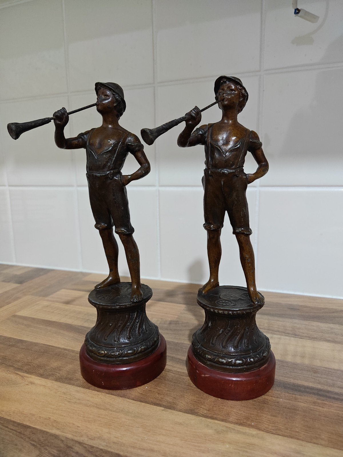 Statuettes en régule., Enlèvement ou Envoi