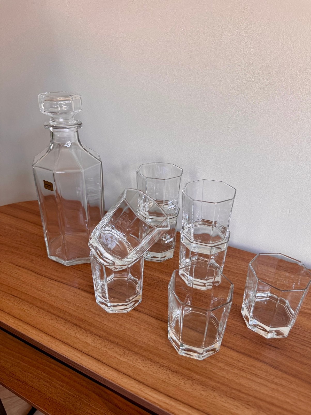 Vintage karaf met bijpassende glazen, Verzamelen, Ophalen, Zo goed als nieuw, Borrel- of Shotglas