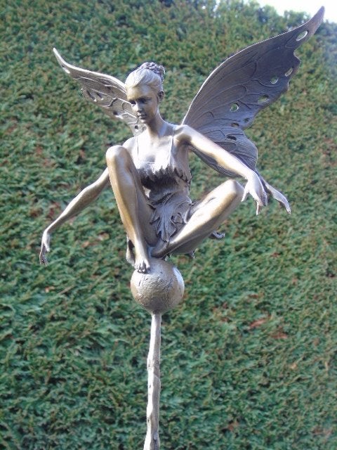 grande elfe en bronze sur marbre rose signé, CESARO, Enlèvement ou Envoi, Bronze