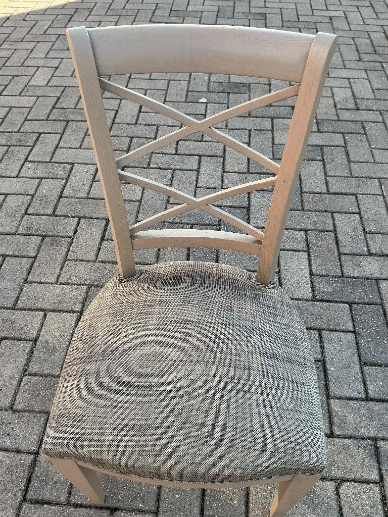 Volledige eetkamer, Ophalen, Zo goed als nieuw, Tussen klassiek en modern., 4 tot 6 stoelen