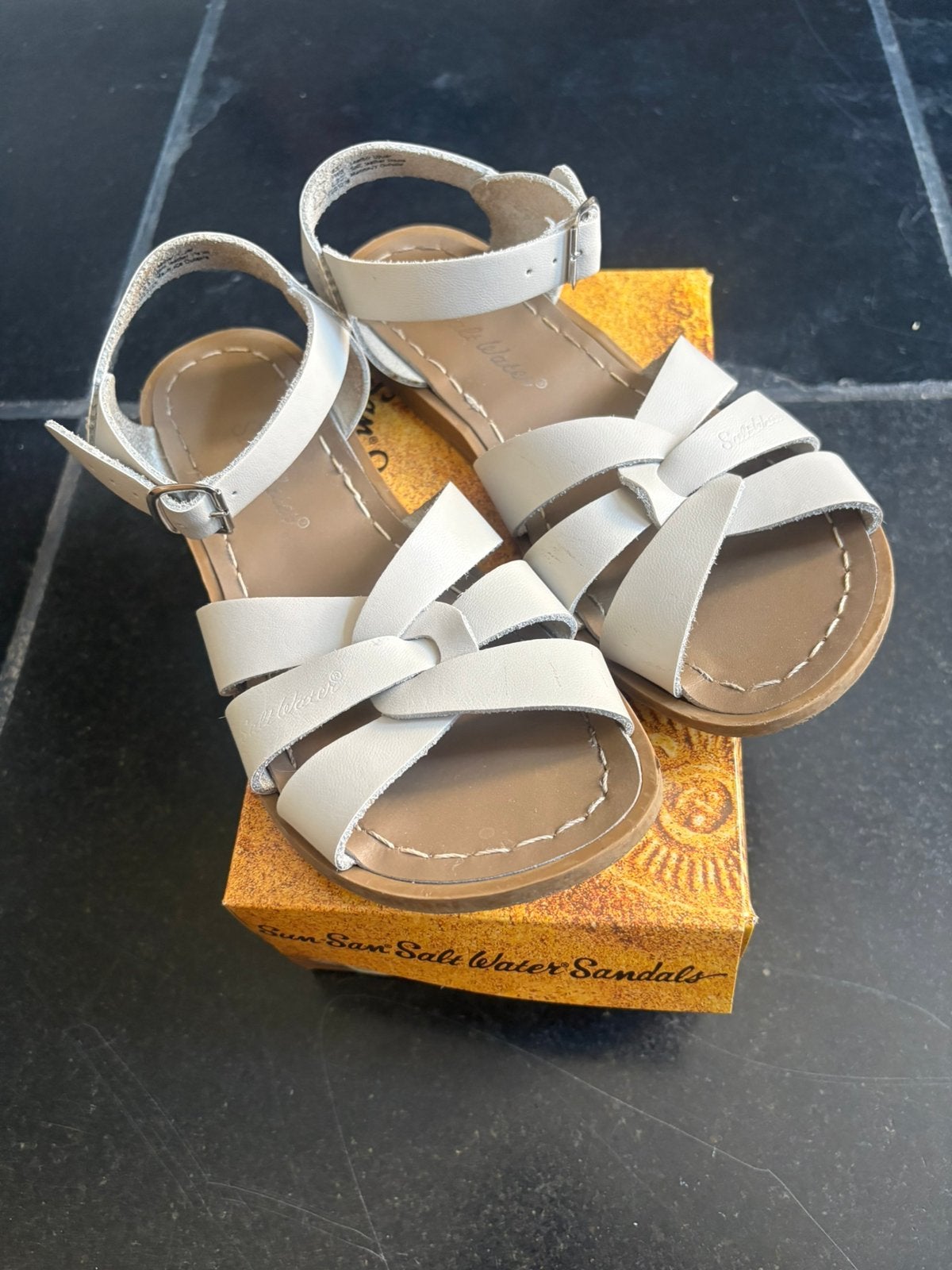 Salt-water sandals - stone - maat 35, Kinderen en Baby's, Ophalen, Zo goed als nieuw