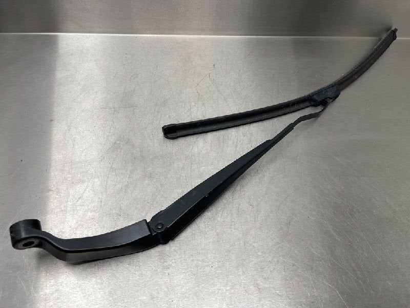 RUITENWISSERARM VOOR Mazda 2 (DE) (|MAZDA2|), Hitdorfer Straße 73
51371  Leverkusen, DE, Gebruikt, Mazda, Info@mazda.de