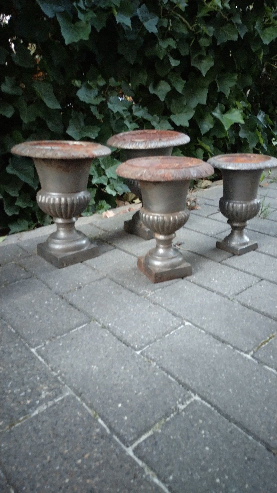 set van 4 klassieke gietijzeren zware potten, Tuin en Terras, Ophalen, Gebruikt