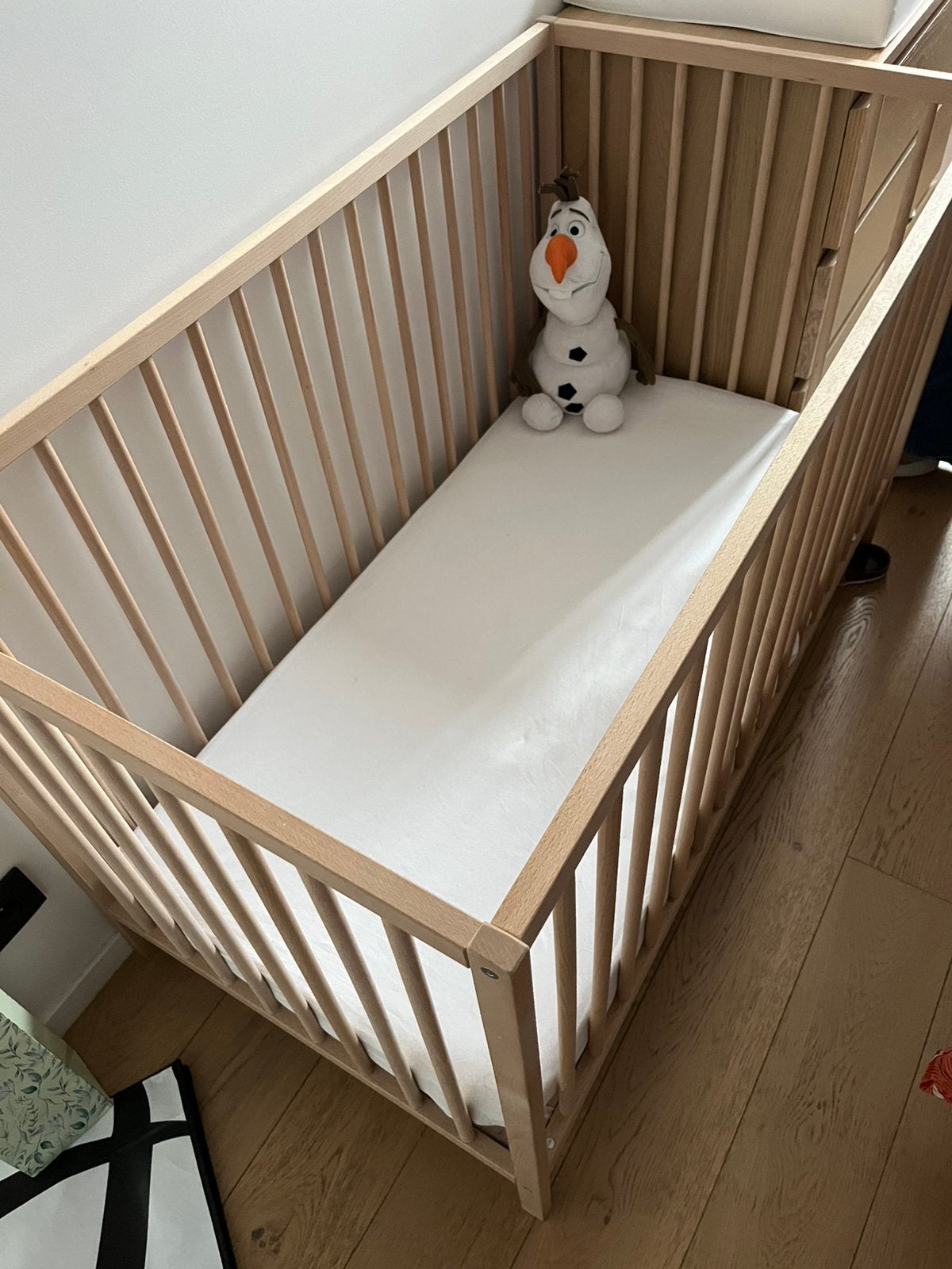 Baby bed, Kinderen en Baby's, Ophalen, Zo goed als nieuw, Matras, Minder dan 70 cm