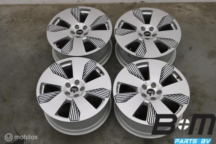 NIEUWSTAAT! ORIGINEEL! 19 inch velgen Audi Etron 4KE601025Q, Auto-onderdelen, Banden en Velgen, 19 inch, Gebruikt, Velg(en), Personenwagen
