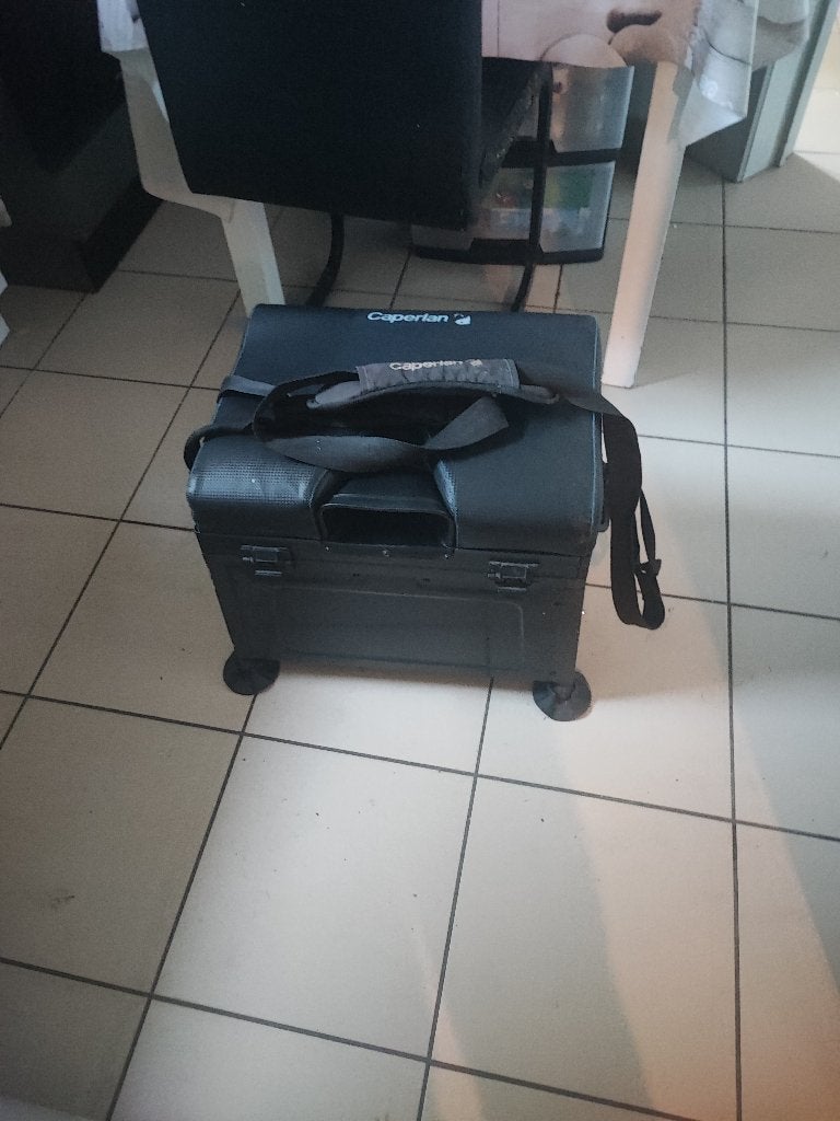 Peche avec accessoires et canne fixe et lancee, Enlèvement, Utilisé