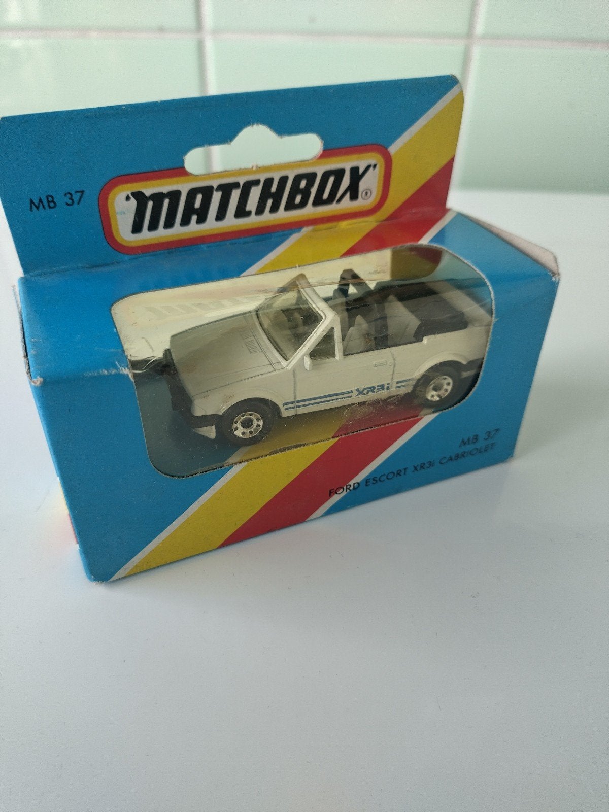 Vintage Matchbox Ford Escort XR3i AFHALING LEES BESCHRIJVING, Hobby & Loisirs créatifs, Voitures miniatures | 1:50, Enlèvement