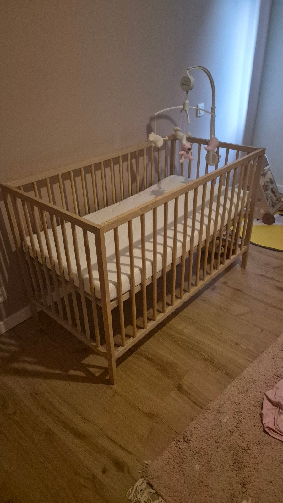 baby bed met matras en baby mobiel, Kinderen en Baby's, Ophalen, Nieuw, Ledikant