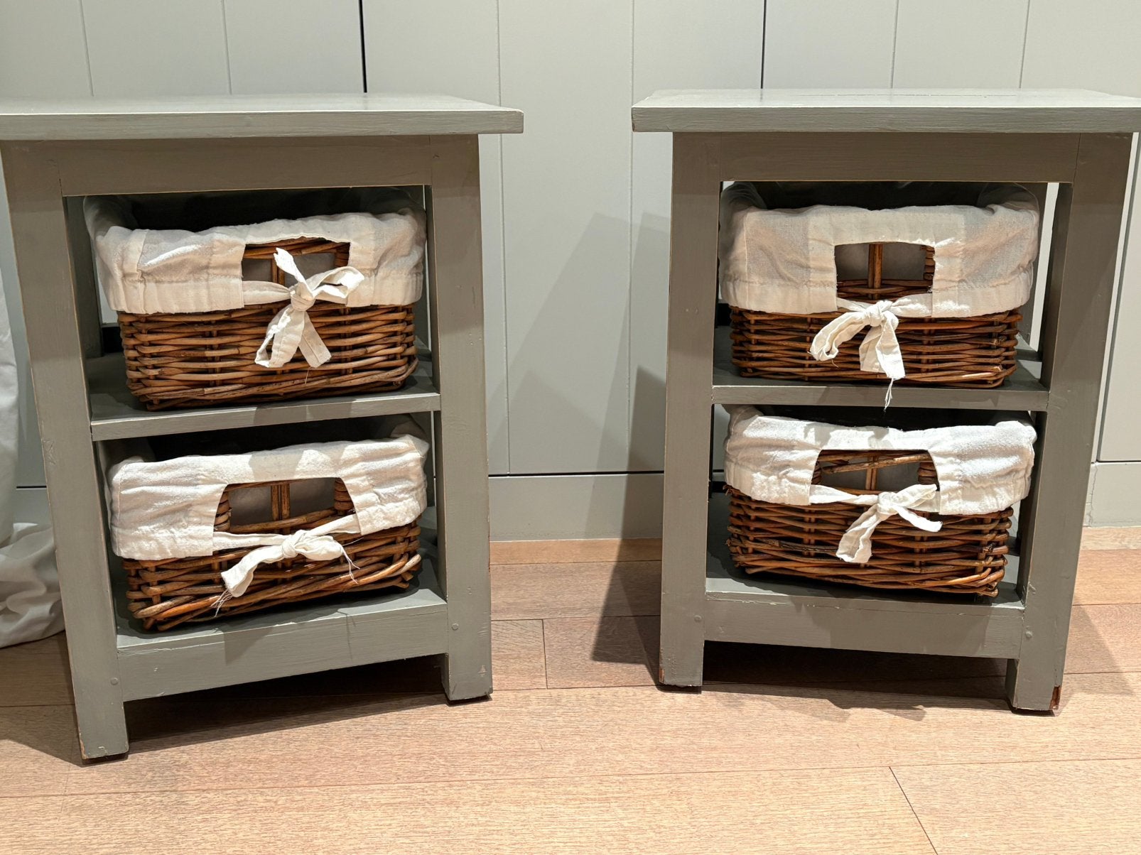 Twee landelijke nachtkastjes, Huis en Inrichting, Ophalen, Gebruikt, Minder dan 45 cm, Minder dan 55 cm