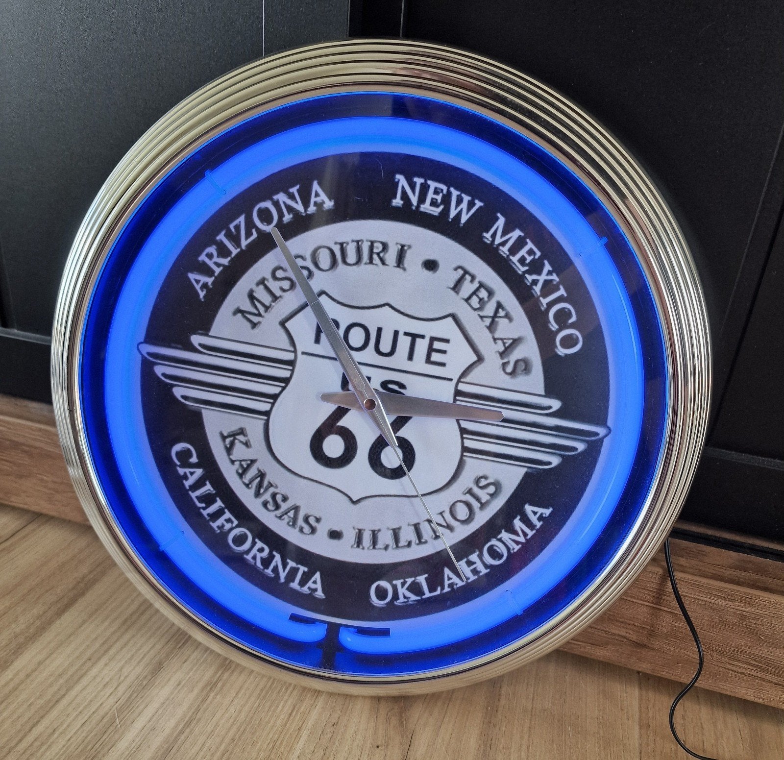 Neon Route 66 wandklok, Huis en Inrichting, Woonaccessoires | Klokken, Ophalen