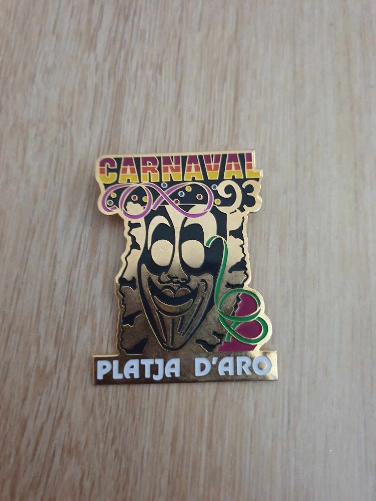 Carnaval speld Spanje Platja D'aro 1993, Verzamelen, Speldjes, Pins en Buttons, Ophalen of Verzenden