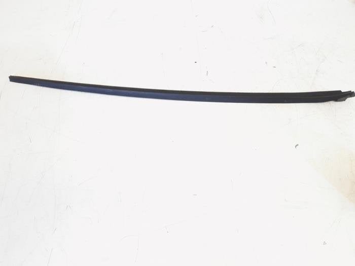Voorruitlijst van een Volkswagen Golf, Auto-onderdelen, Carrosserie, Volkswagen, Gebruikt, 3 maanden garantie, Ophalen of Verzenden