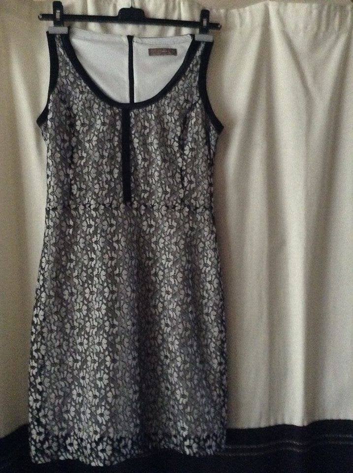 Robe en dentelle je m'habille comme ça t.M, Taille 38/40 (M), Gris, Enlèvement ou Envoi, Au-dessus du genou