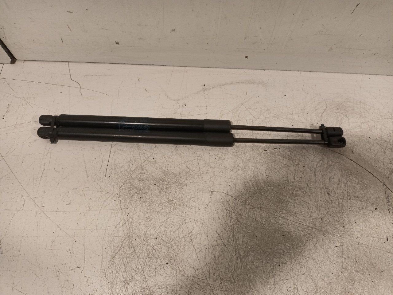Gasdrukveerset achter Opel Meriva, Onderdelen@venauto.nl, Van der Ven Autorecycling B.V., Ettenseweg 76, 4706 PB Roosendaal, The Netherlands