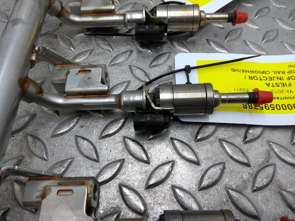 FORD FIESTA BRANDSTOF INJECTOR / VERSTUIVER 2013, Ophalen of Verzenden, Gebruikt, Stiba lid