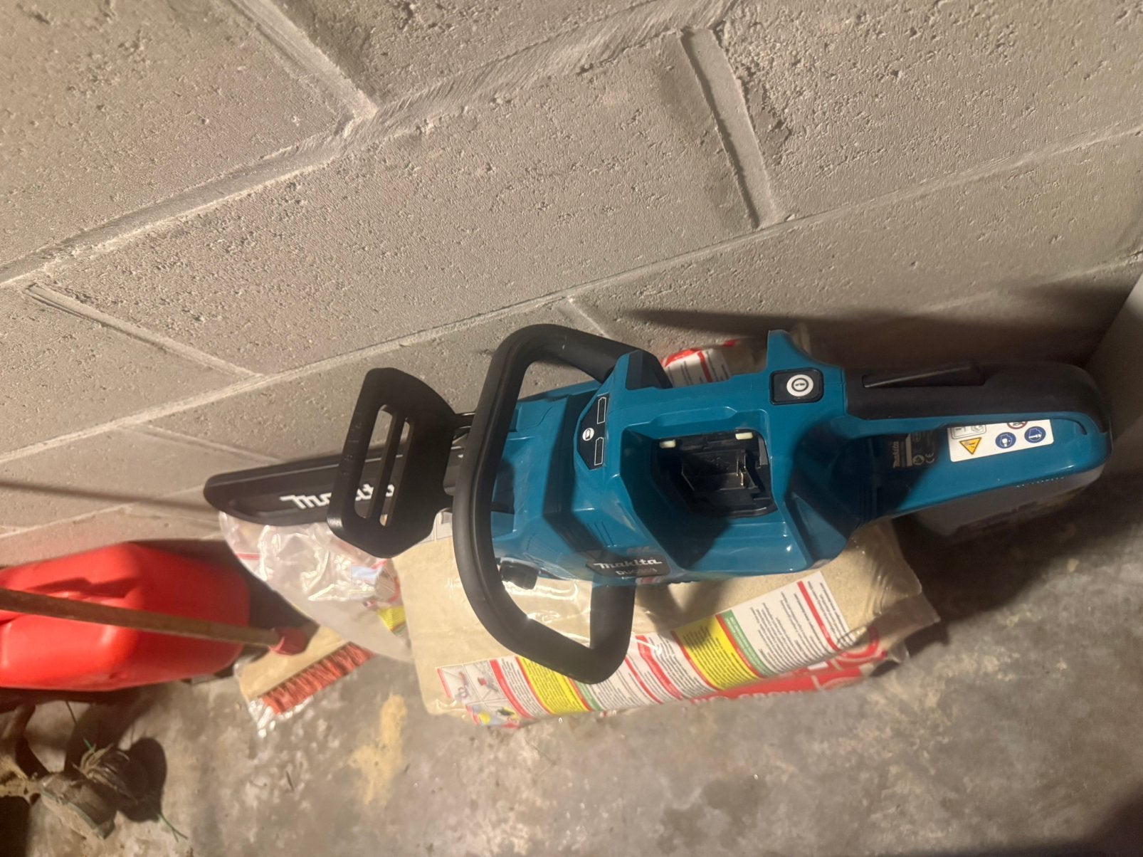 Te koop: Makita DUC353 accu-kettingzaag, Ophalen, Zo goed als nieuw, Accu