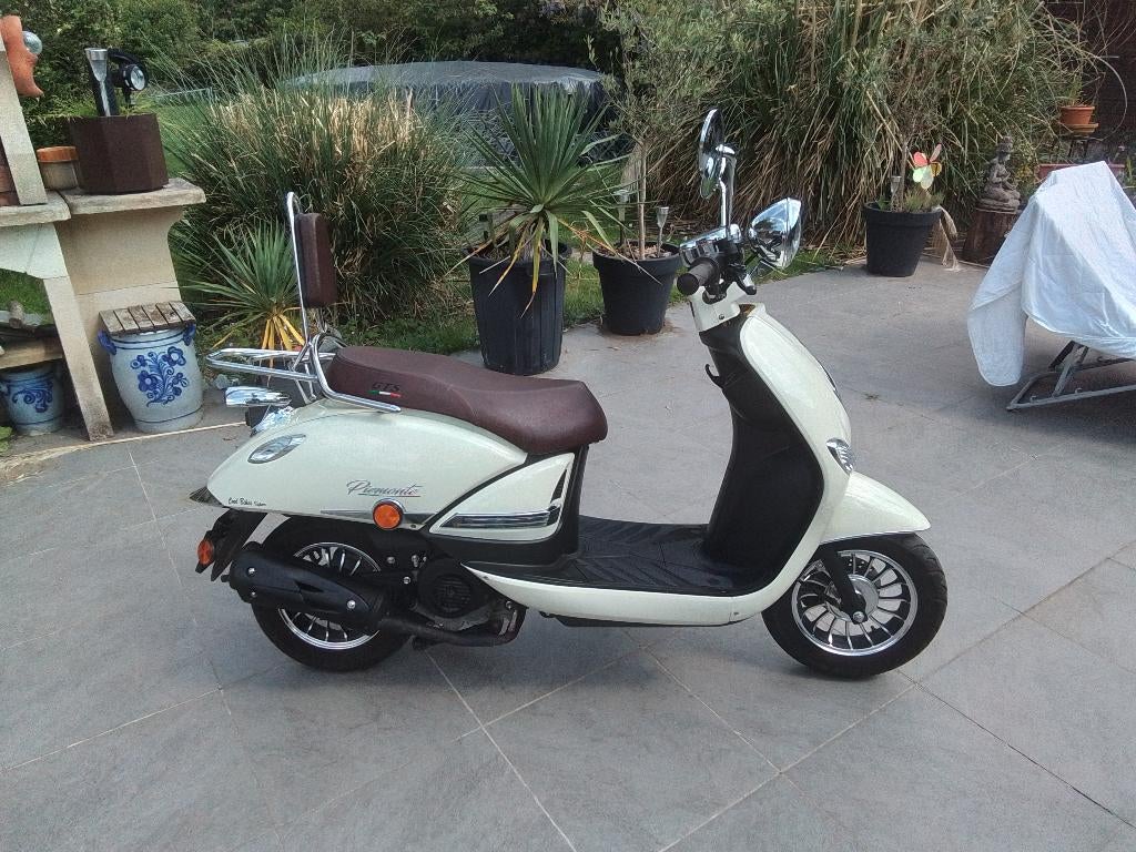 Scooter gts piemonte, Vélos & Vélomoteurs, Autres modèles, 49 cm³, Comme neuf, Enlèvement