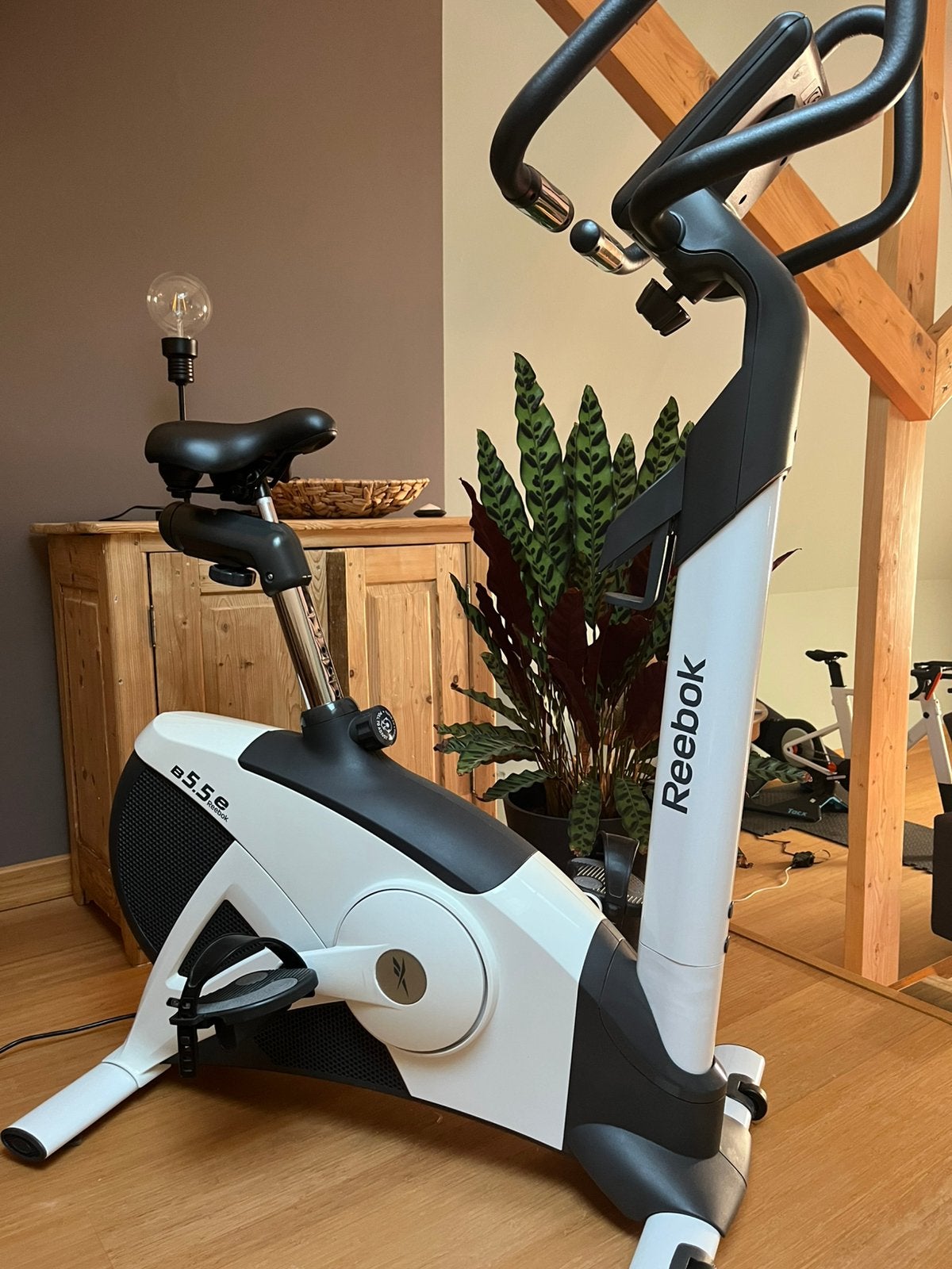 Vélo d’appartement Reebok B5.5e, Enlèvement, Comme neuf, Jambes