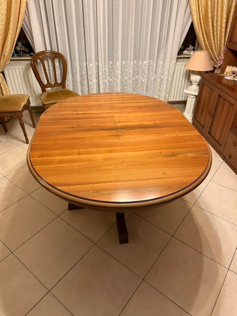 Table ronde en bois (noyer) extensible Pour 6 personnes, Maison & Meubles, Enlèvement