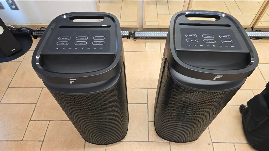 2 NIEUWE FENTON 400W MOBIELE BATTERIJ SPEAKERS MET MICS, Audio, Tv en Foto, Luidsprekerboxen, Ophalen