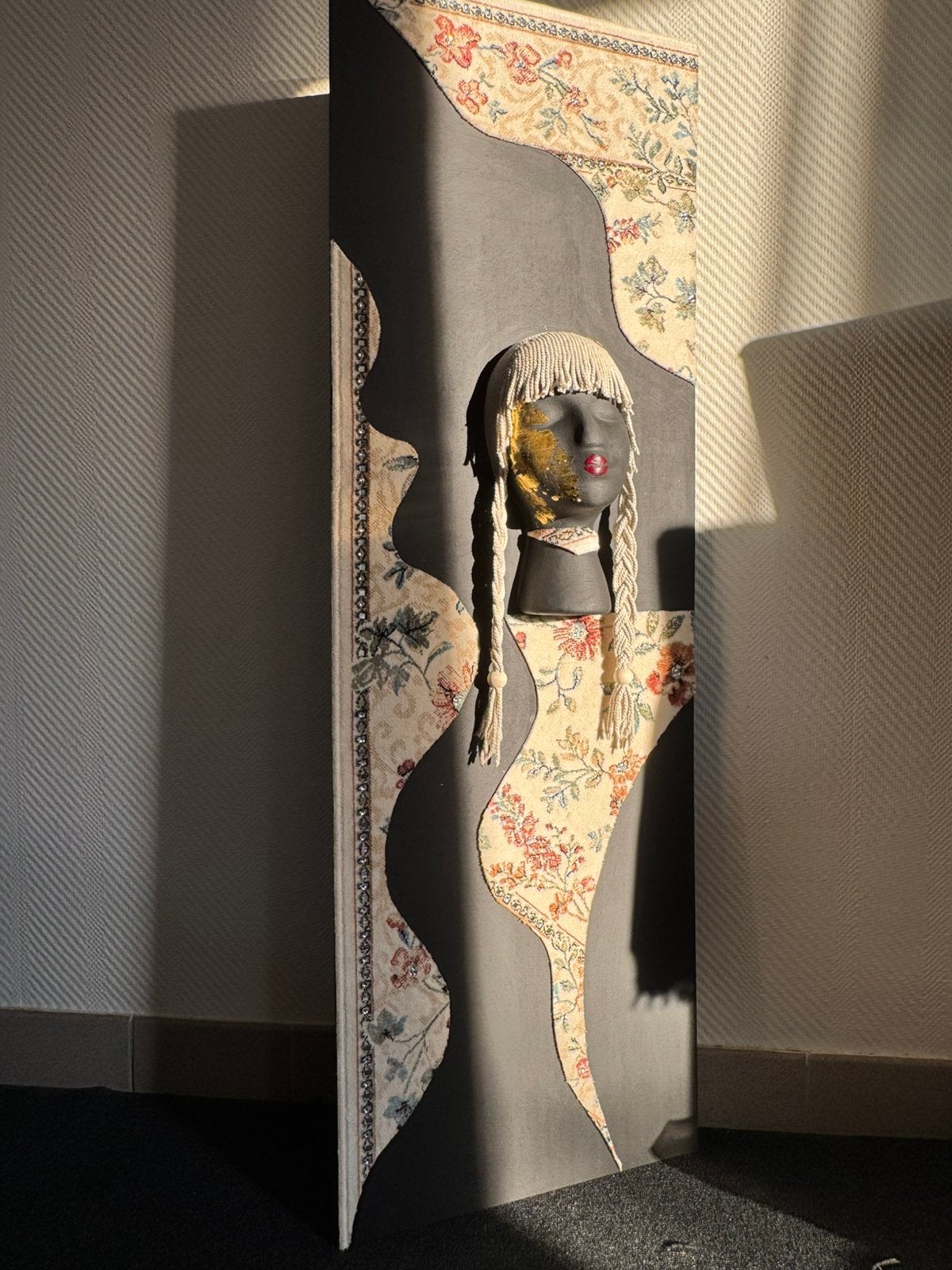 Uniek 3D Wandkunstwerk - Handgemaakt met Bladgoud & Tapijt, Huis en Inrichting, Woonaccessoires | Wanddecoraties, 40 cm, Zwart