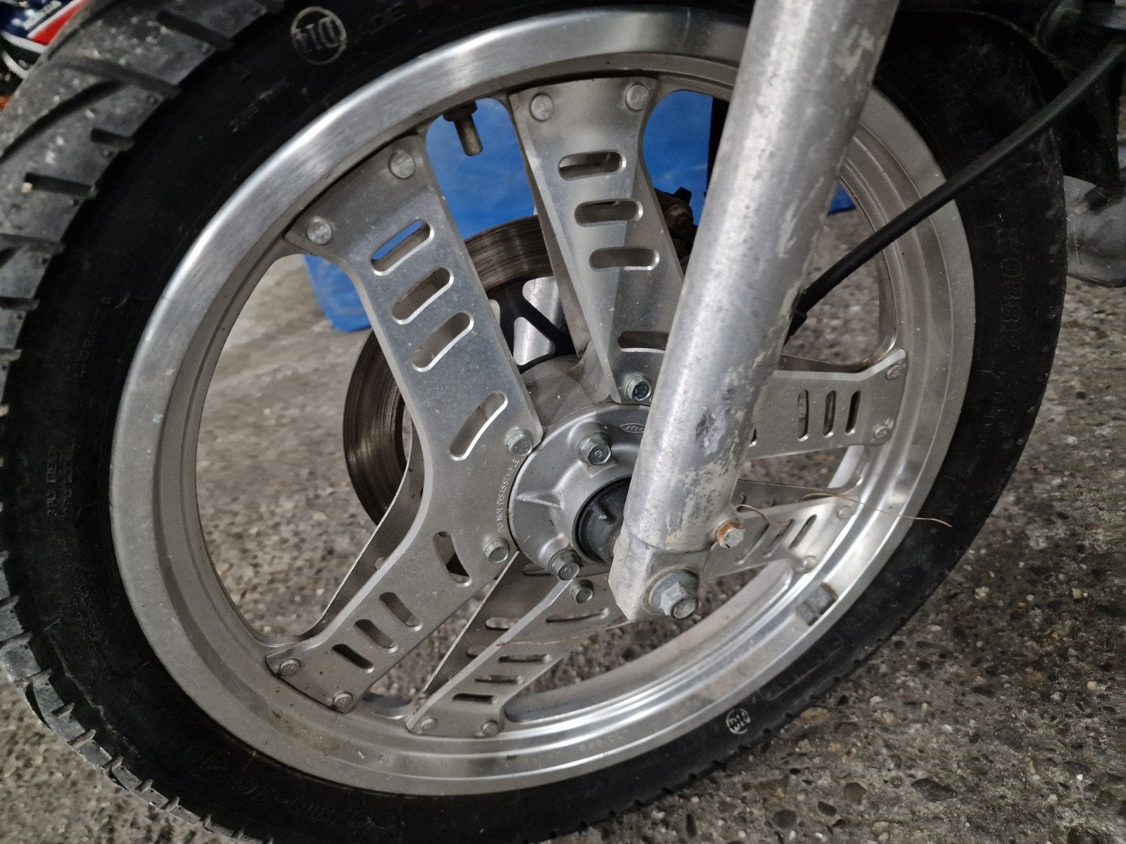Honda MBX124 JC10 Voorwiel en Achterwiel, in goede staat.

P, Fietsen en Brommers, Ophalen of Verzenden